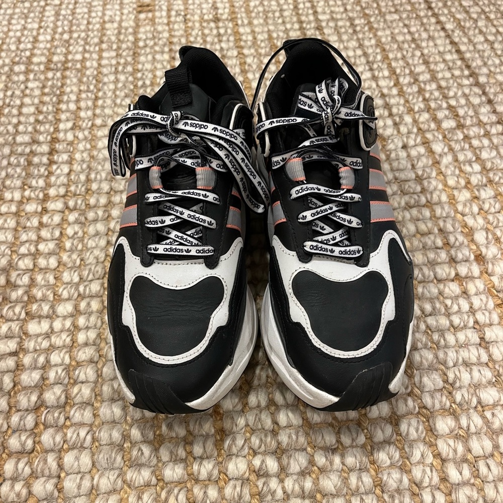 8.5-9 Adidas sneakers Great condition worn 2 times